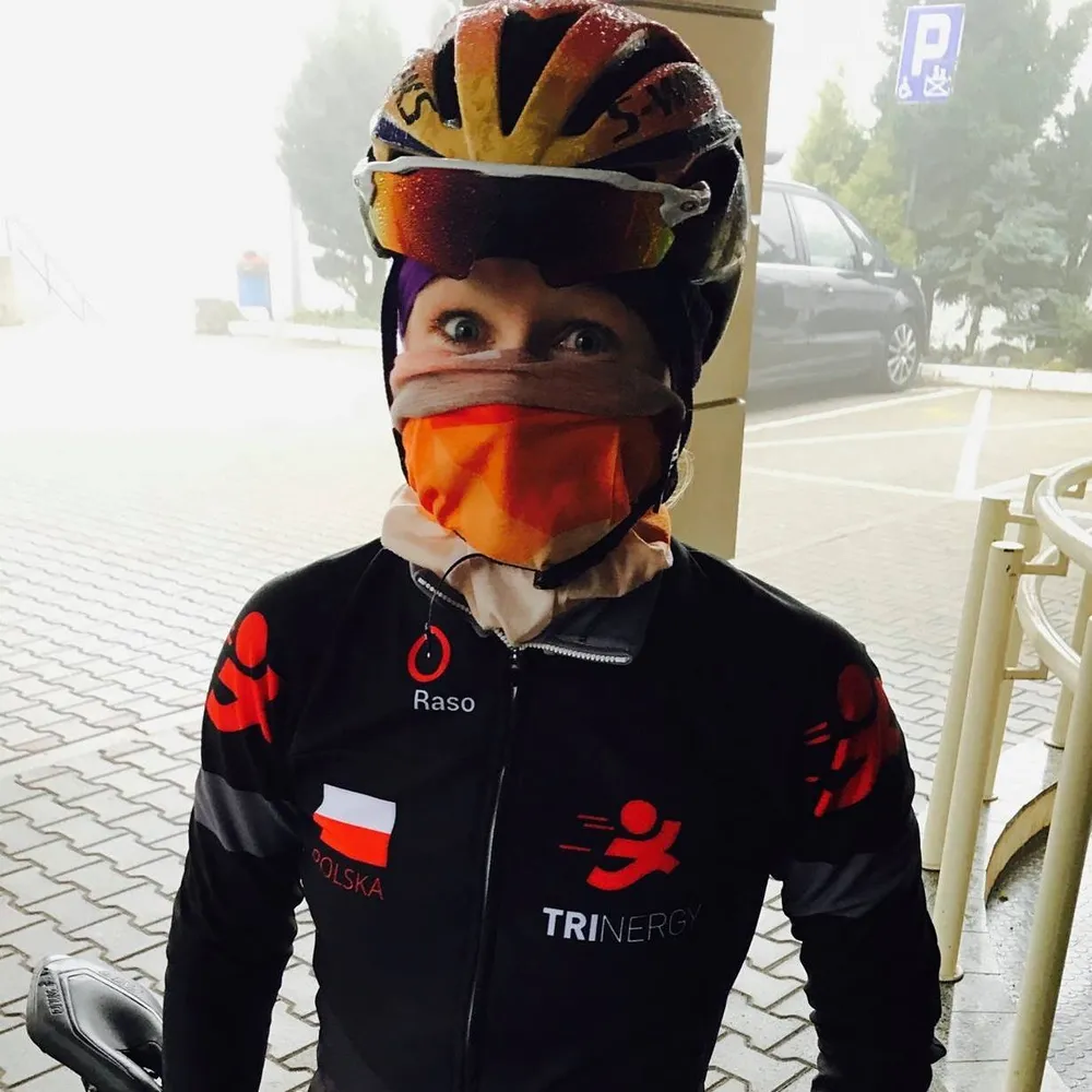 Olga Kowalska, trenerka Trinergy, w kasku rowerowym